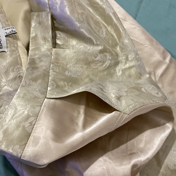 BattiBaleno Floral MIDI Skirt with missing hook at back - Picture 12 of 16